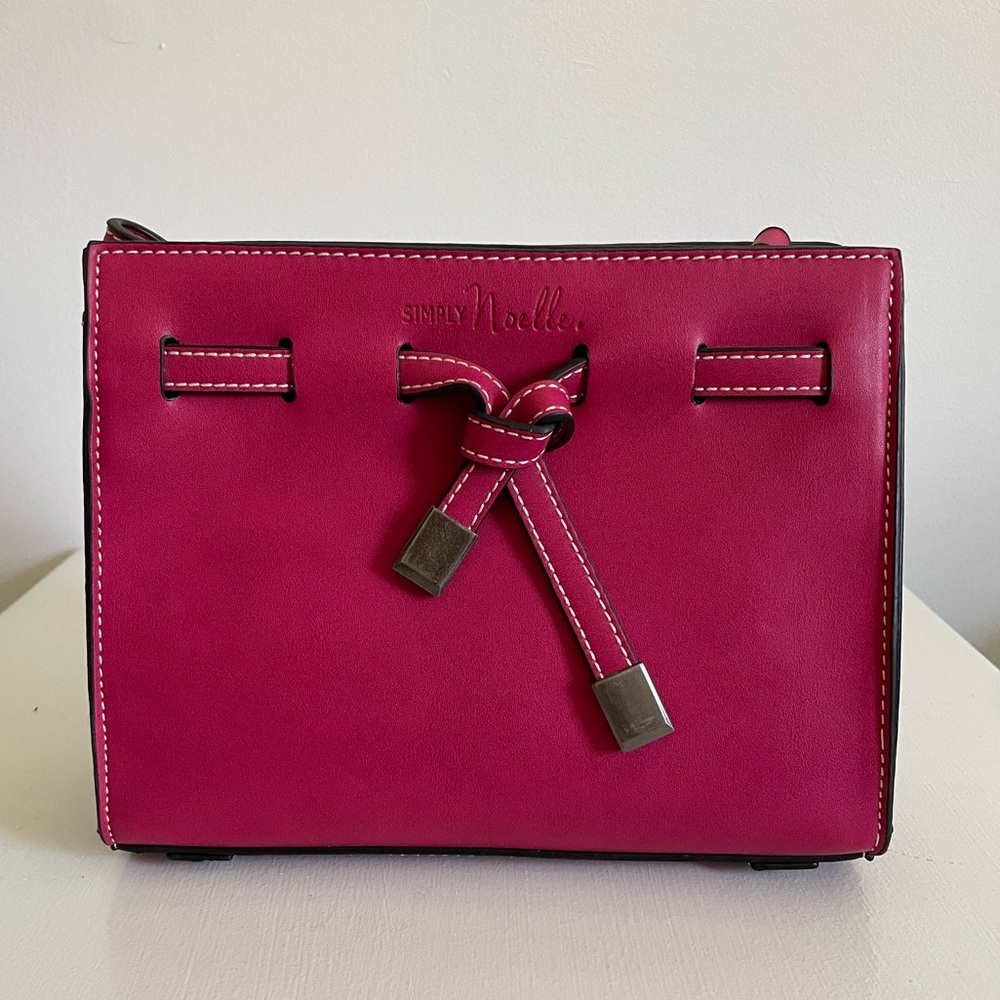 Good size purse, beautiful color.